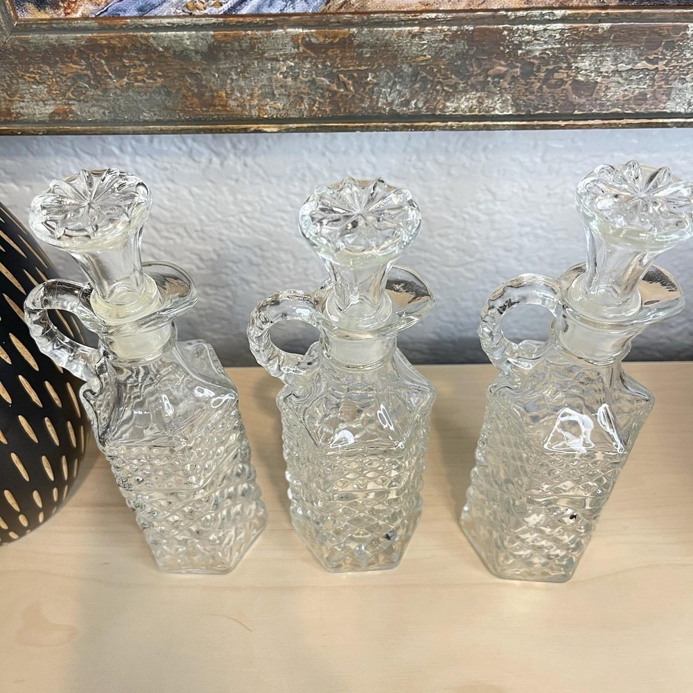 Vintage Anchor Hocking Wexford Pressed Glass Oil & Vinegar Decanters Cruets Set - Picture 2 of 9